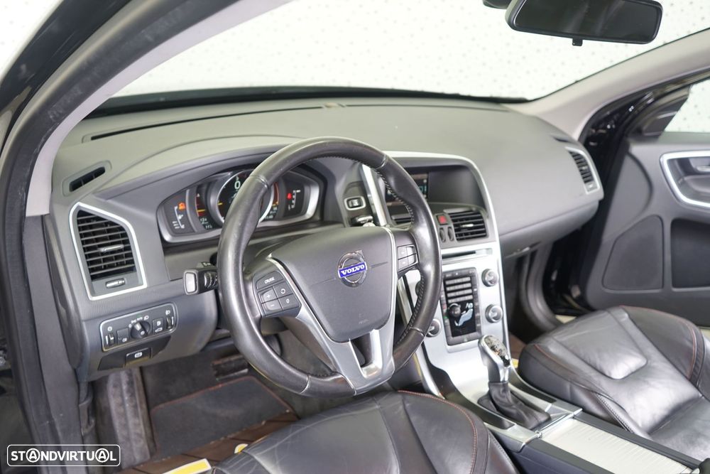 Volvo XC 60 2.0 D3 Momentum Geartronic - 17