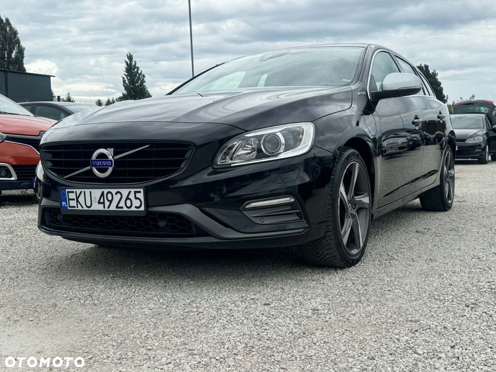 Volvo V60 D6 AWD Plug-in Hybrid R-Design Momentum - 3