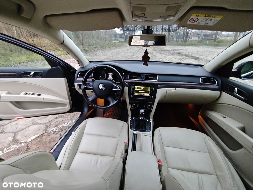 Skoda Superb 2.0 TDI PD Elegance - 23