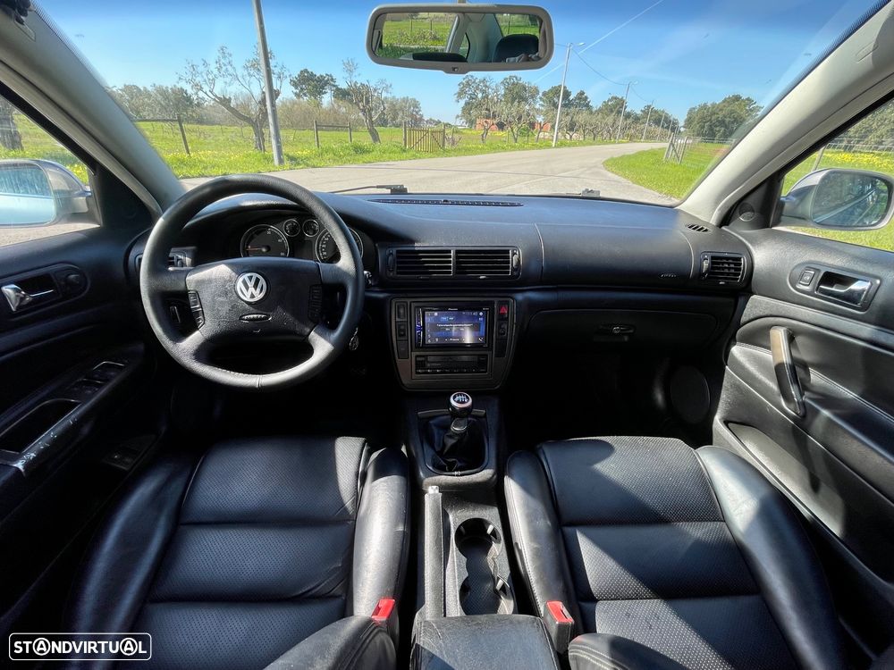 VW Passat 1.9 TDi Highline - 11