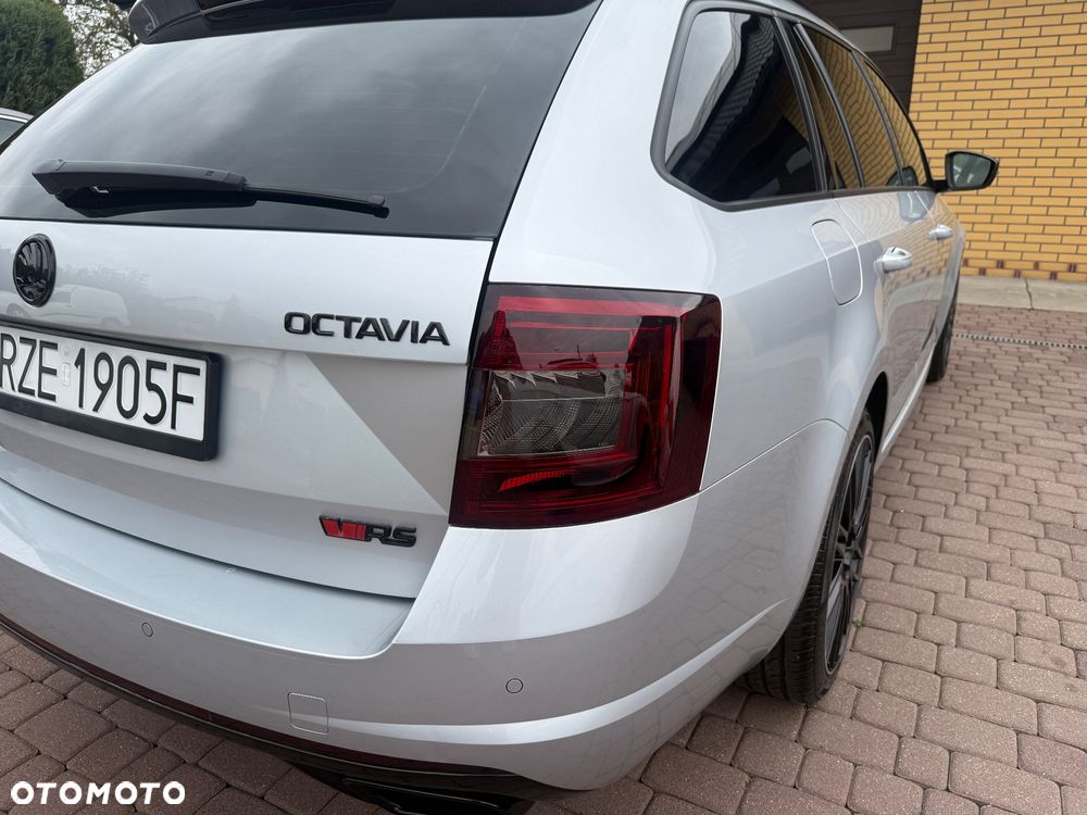 Skoda Octavia 2.0 TDI DSG RS - 24