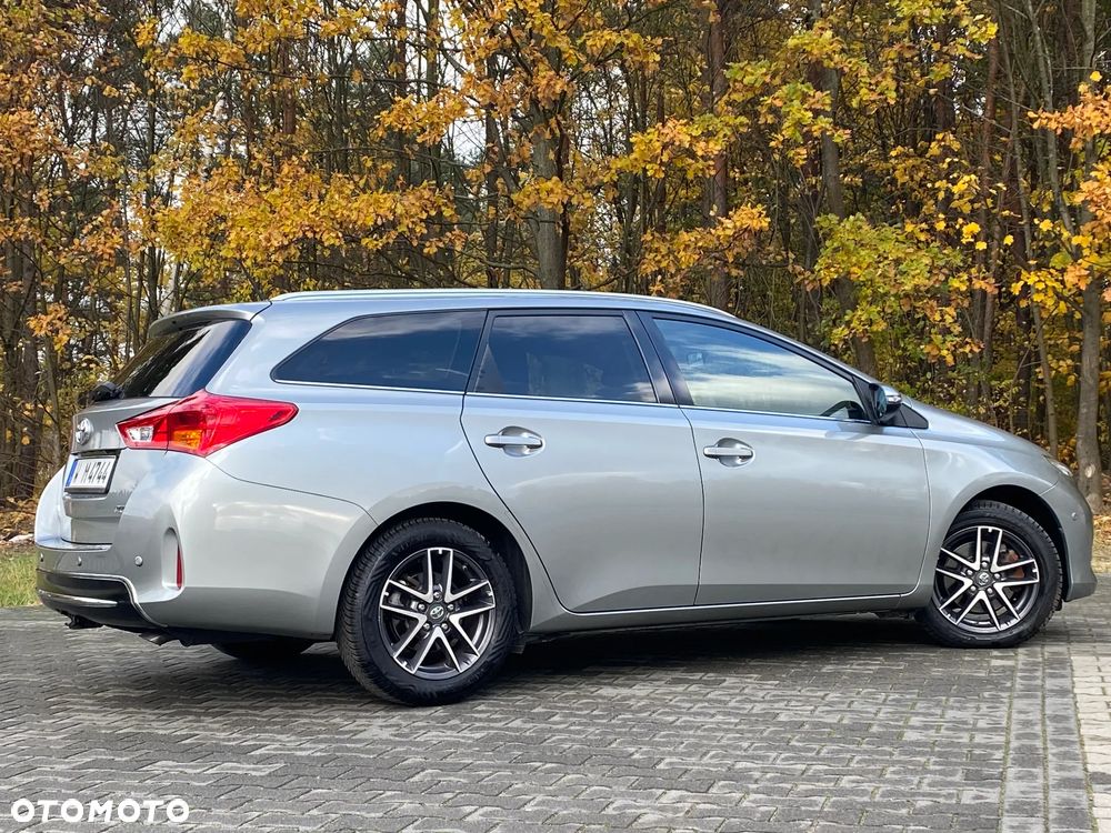 Toyota Auris 2.0 D-4D Executive - 11