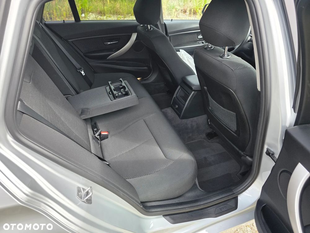 BMW Seria 3 318d - 16