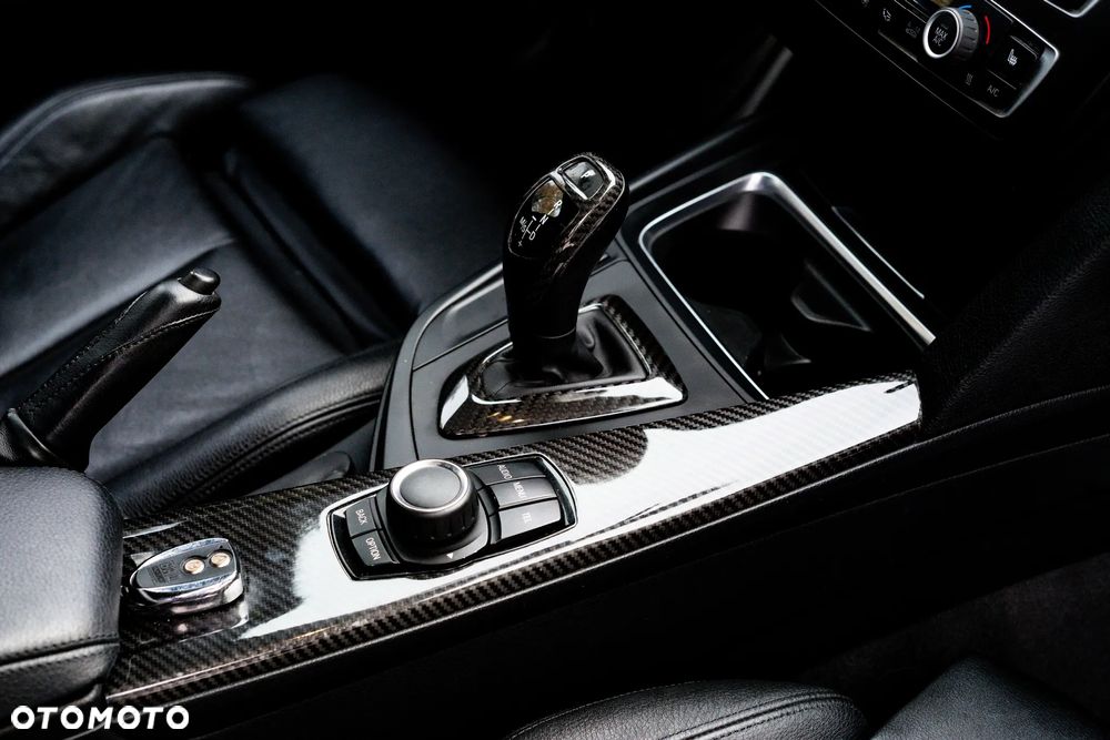 BMW Seria 3 335i xDrive - 26