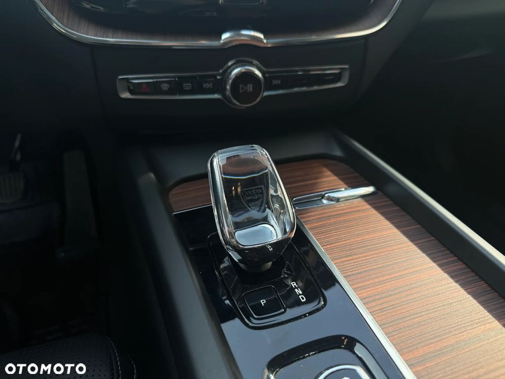 Volvo XC 60 B5 B AWD Ultimate Bright - 12