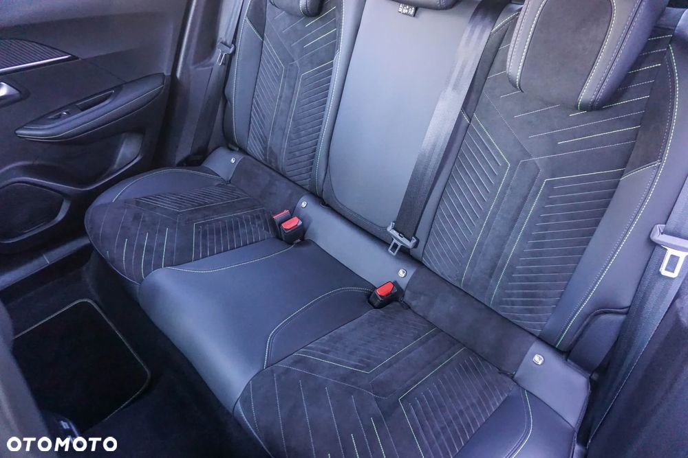 Peugeot 2008 Hybrid 136 e-DSC GT - 33