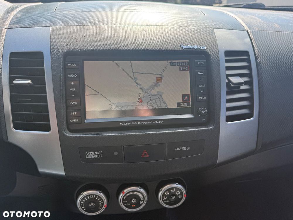 Mitsubishi Outlander 2.4 Instyle NAVI CVT - 16