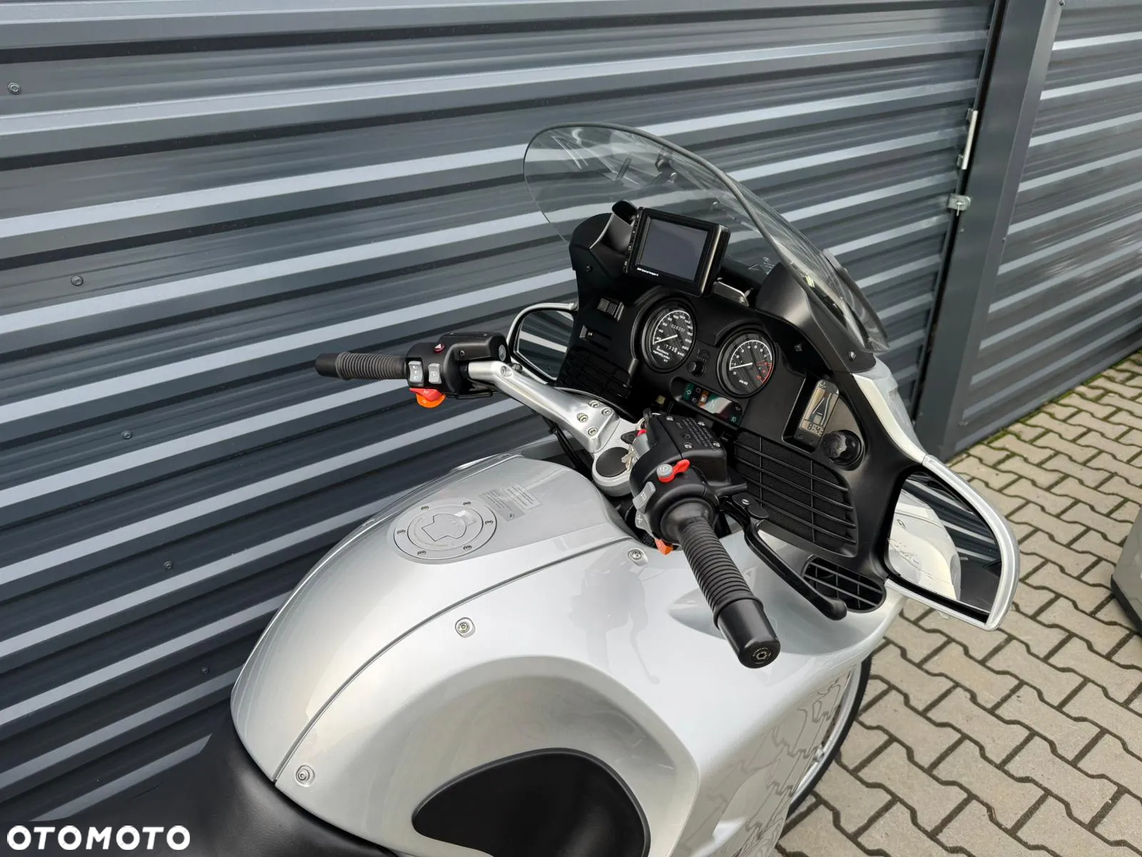 BMW R - 8