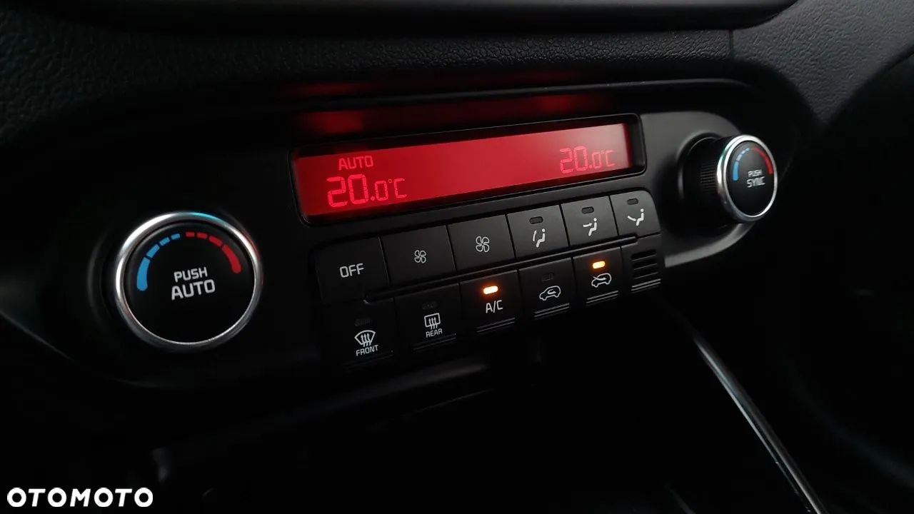 Kia Carens 1.6 GDI M - 24