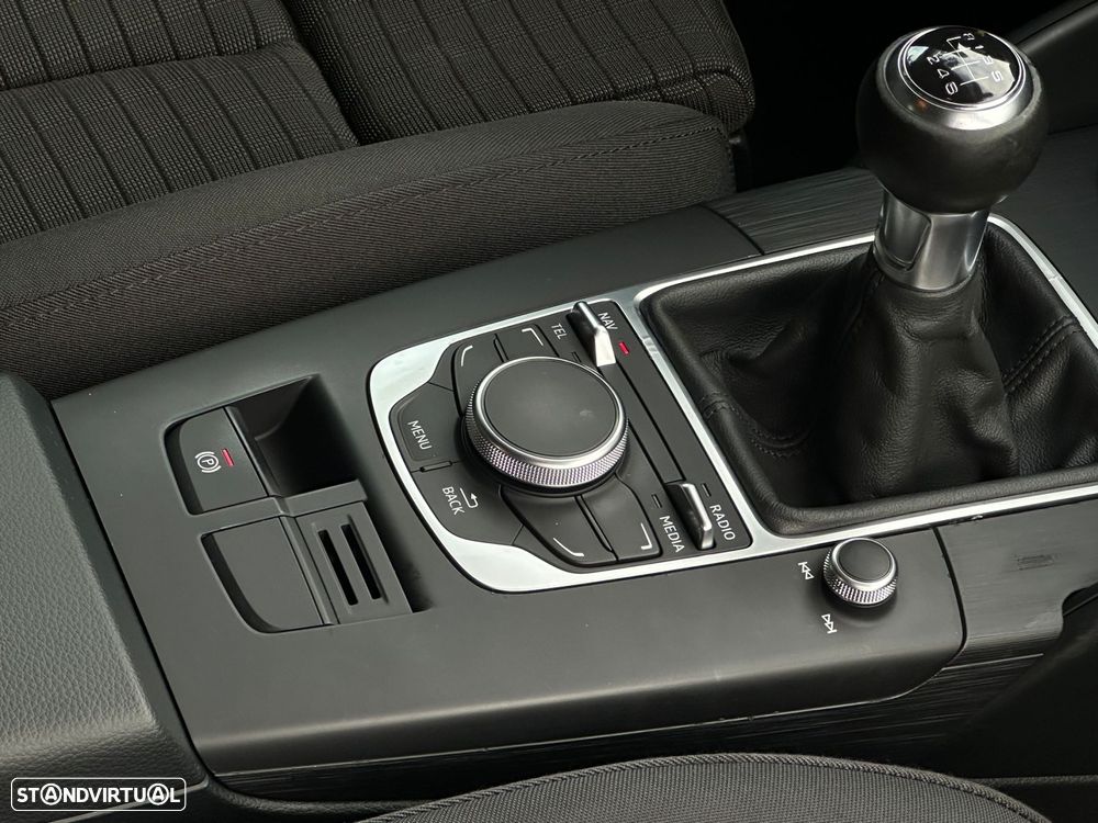 Audi A3 Sportback 1.6 TDI S-line - 23