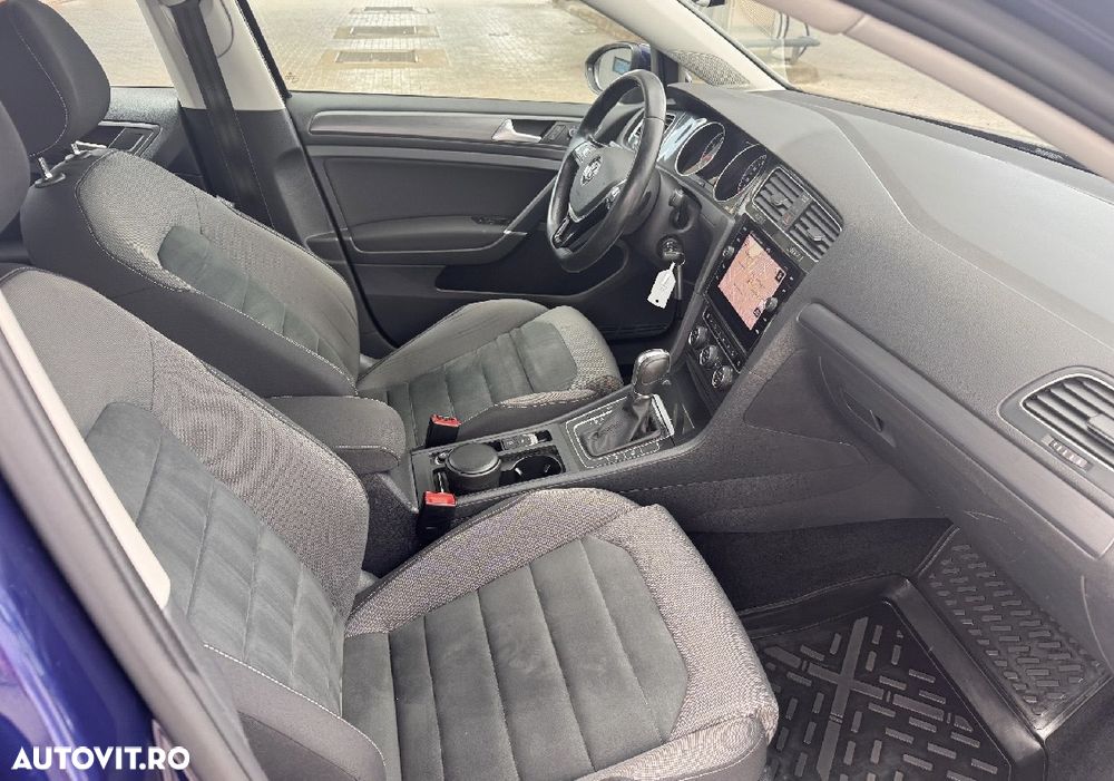 Volkswagen Golf - 11
