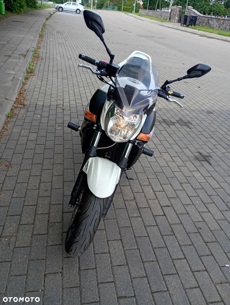 Suzuki GSR - 11