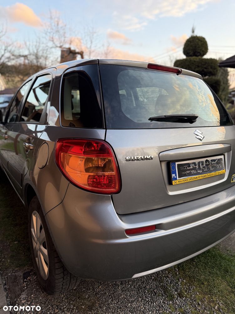 Suzuki SX4 Classic 1.6 VVT Automatik 4x2 Comfort - 4