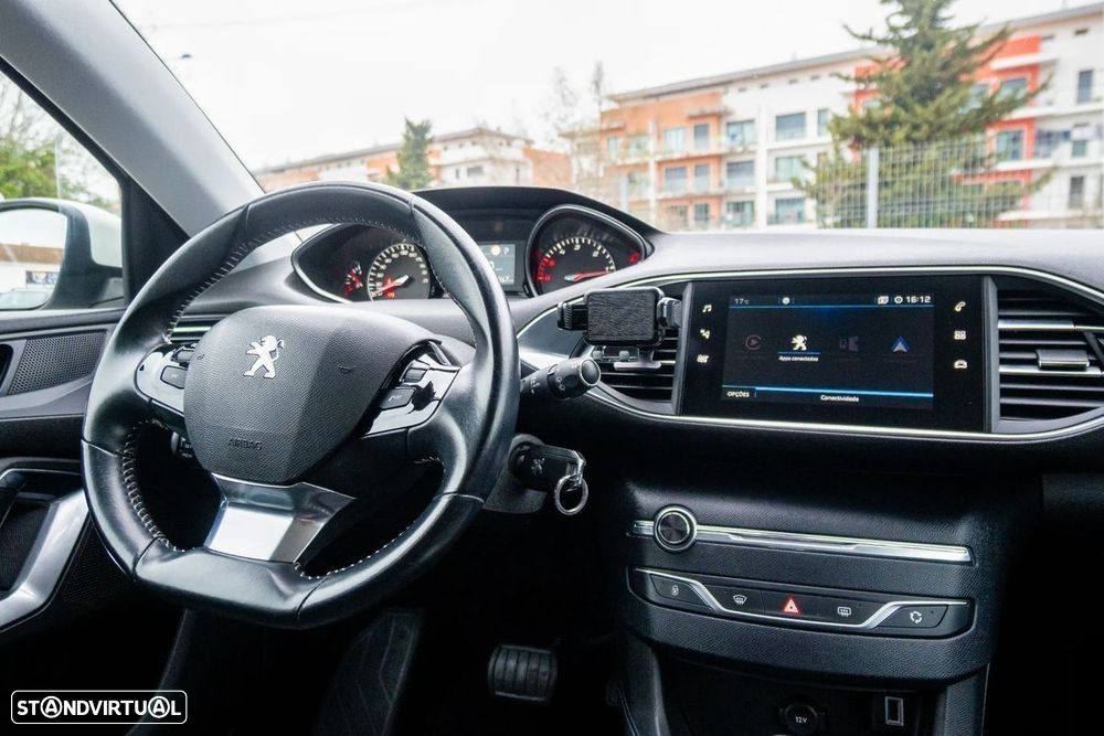 Peugeot 2008 PureTech 110 GPF Stop&Start EAT6 Signature - 8