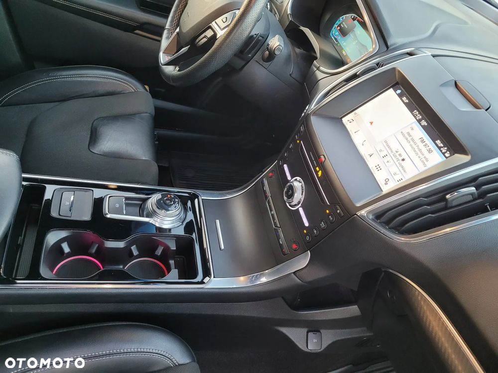 Ford Edge - 32