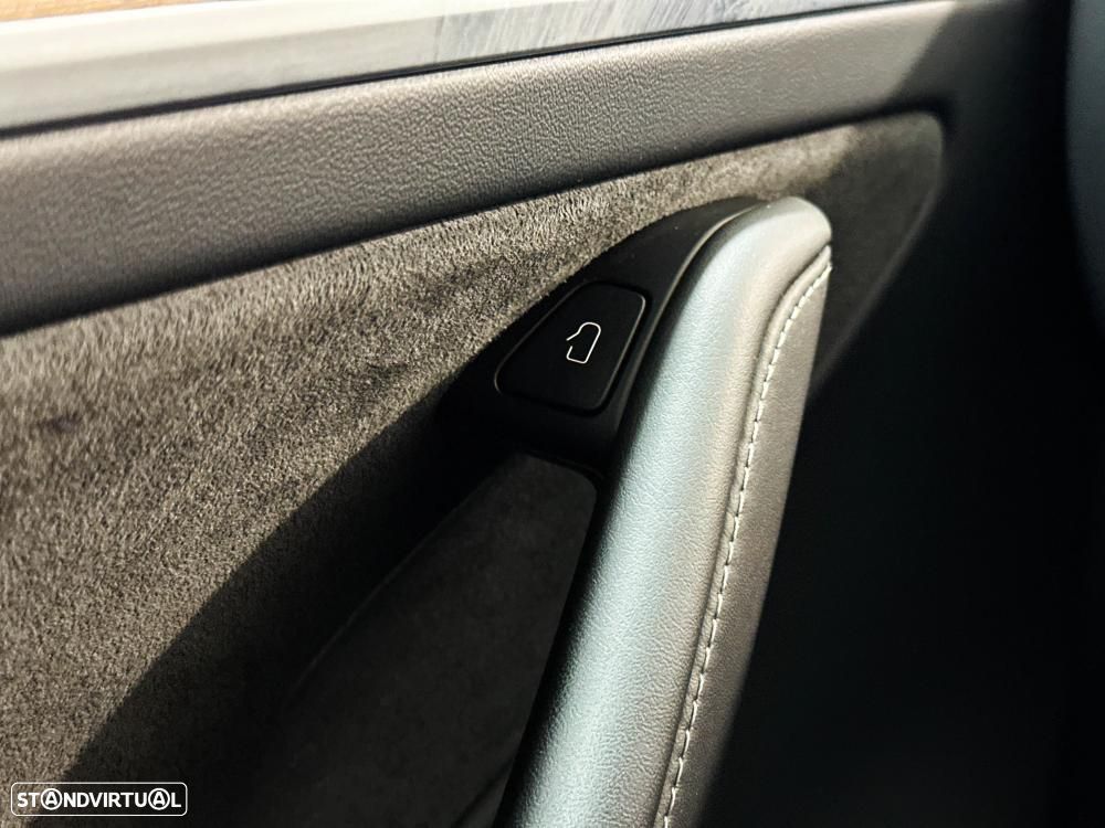 Tesla Model Y Long Range Dual Motor AWD - 48