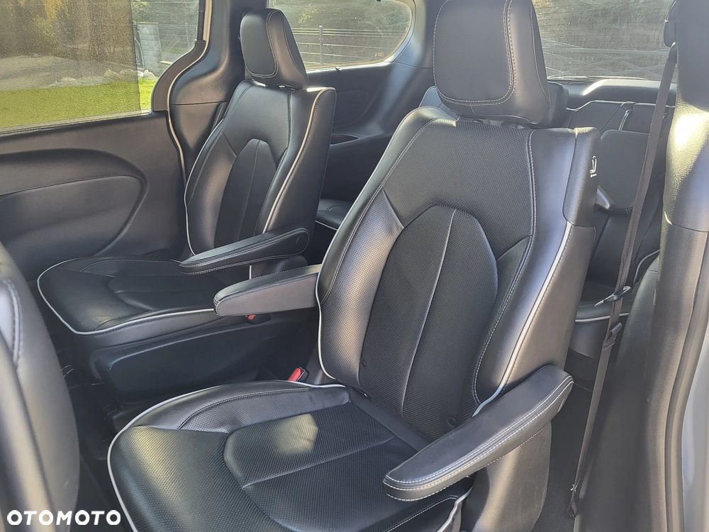 Chrysler Pacifica - 10