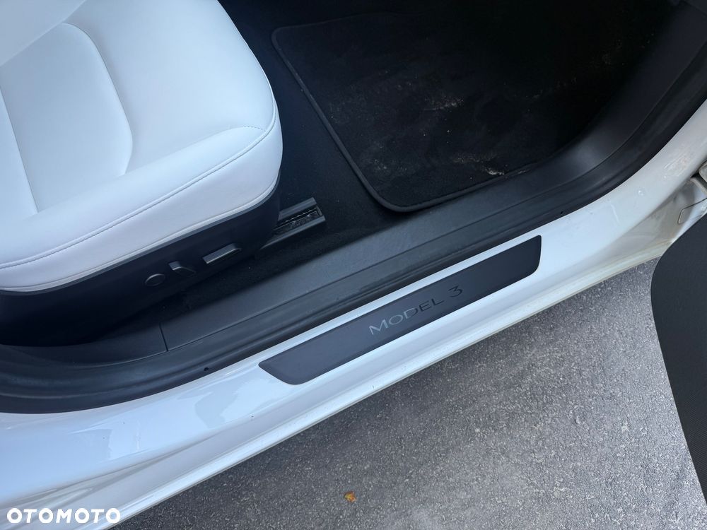 Tesla Model 3 - 17