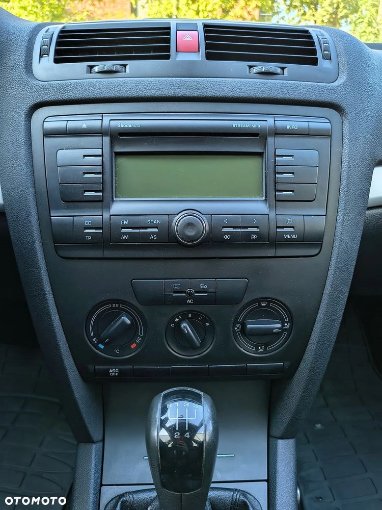 Skoda Octavia 1.6 FSI Ambiente - 17
