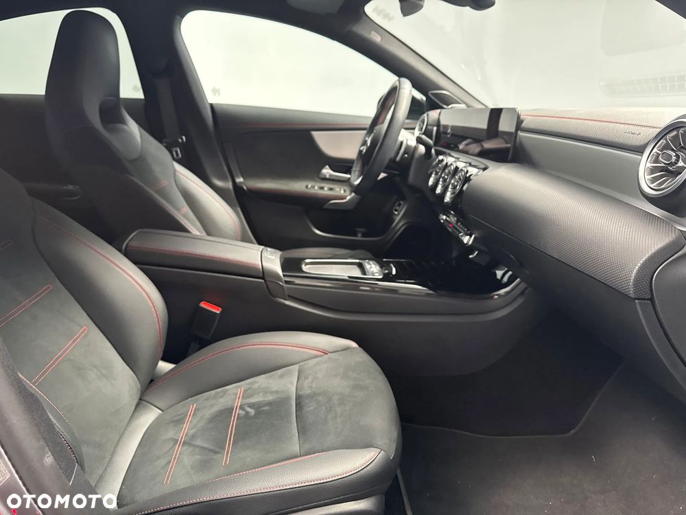 Mercedes-Benz CLA 220 4Matic 8G-DCT Edition AMG Line - 24