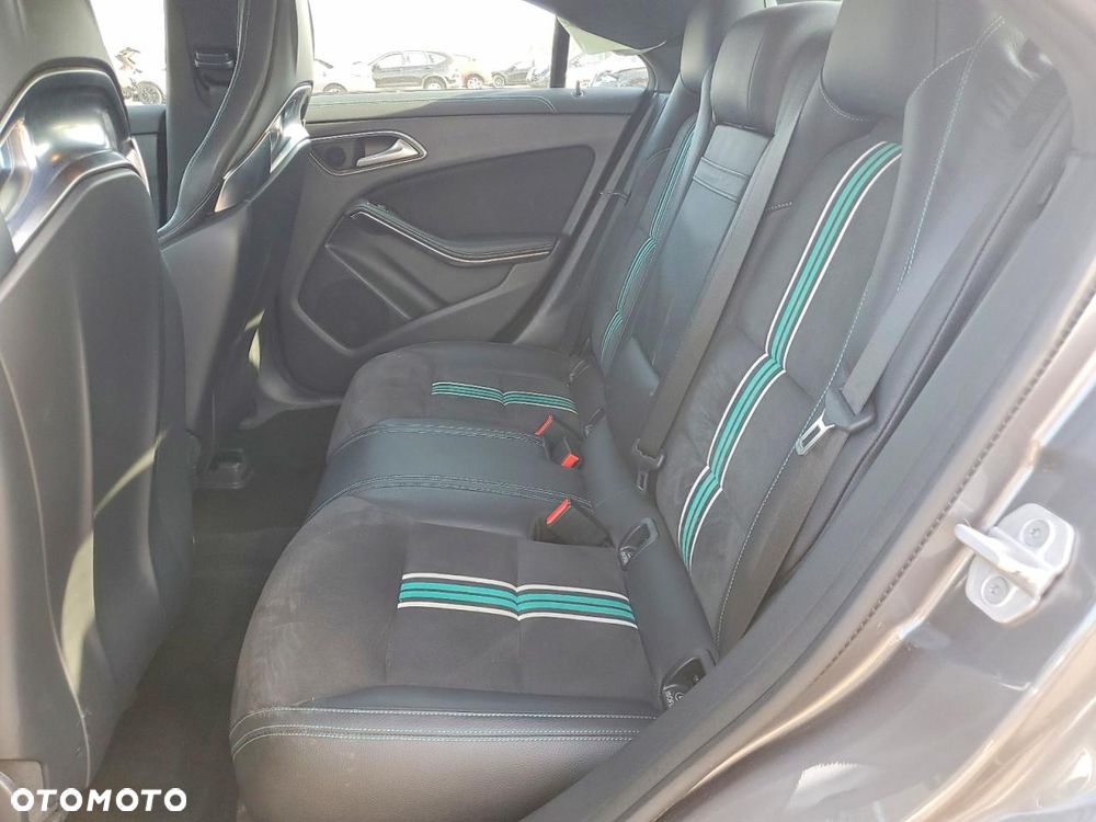 Mercedes-Benz CLA 250 4Matic 7G-DCT AMG Line - 10
