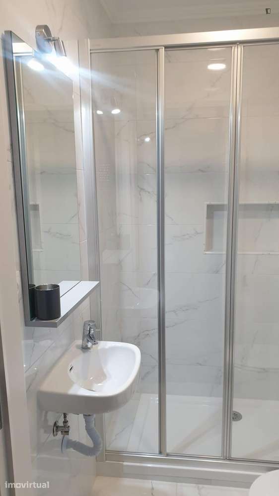 Quarto - localizado em Lisbon - Grande imagem: 3/12