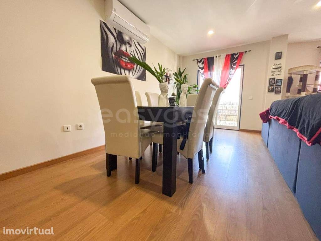 Apartamento T4 com grandes áreas e arrecadação na Moita - Grande imagem: 2/43