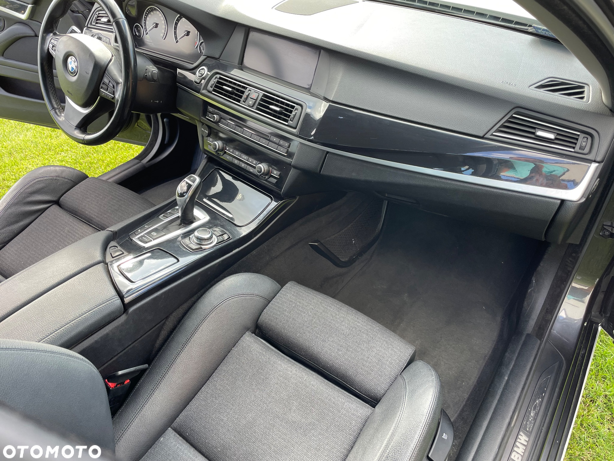 BMW Seria 5 528i Luxury Line - 11