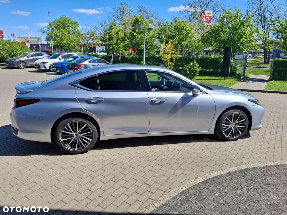 Lexus ES 300h Business Edition - 6
