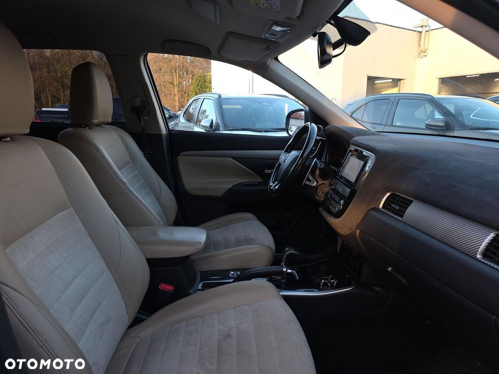 Mitsubishi Outlander - 5