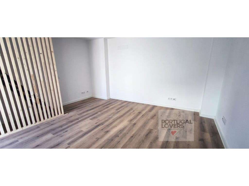 Moradia T1 em banda remodelada em Vila do Bispo - Grande imagem: 2/13