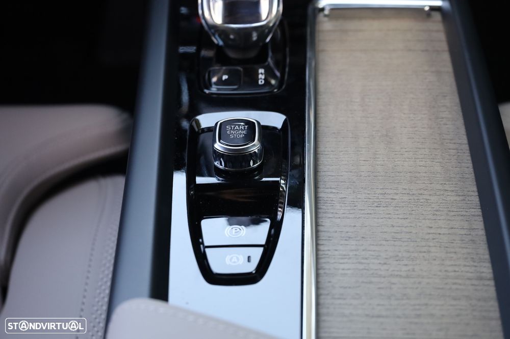 Volvo XC 60 2.0 T6 PHEV Plus Dark - 25