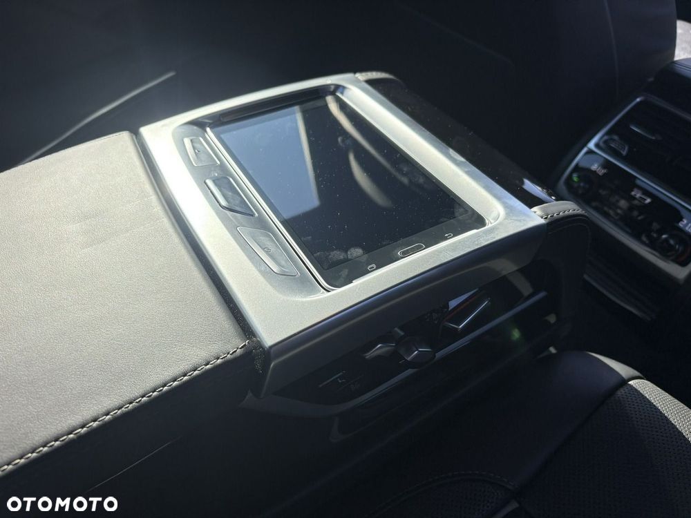 BMW Seria 7 - 38