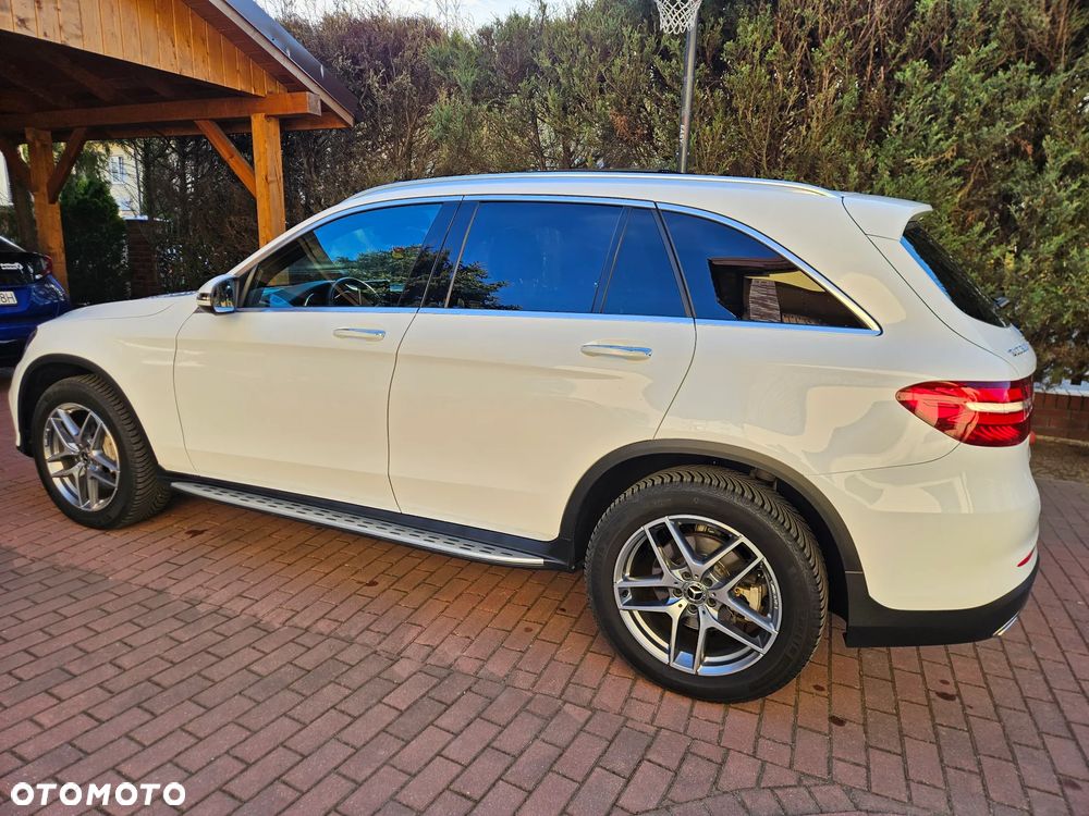 Mercedes-Benz GLC 300 4Matic 9G-TRONIC AMG Line - 9