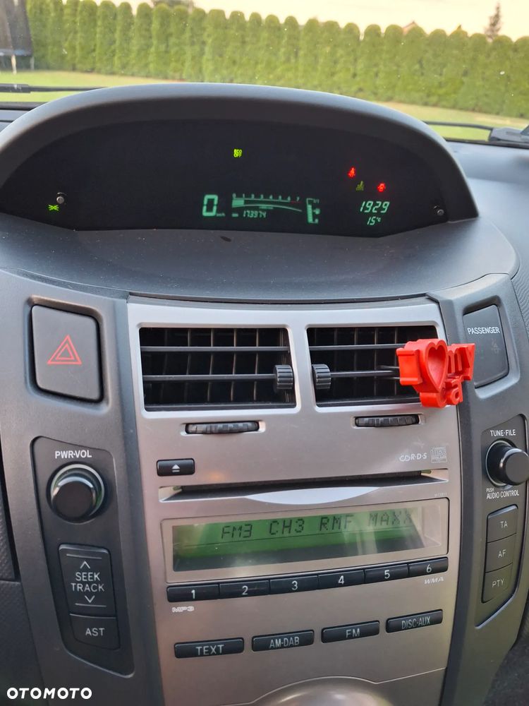 Toyota Yaris 1.33 Luna - 4