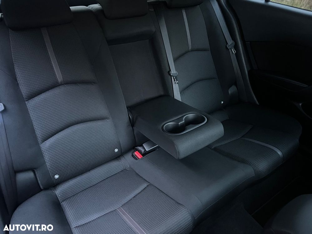 Mazda 3 G120 Revolution - 12