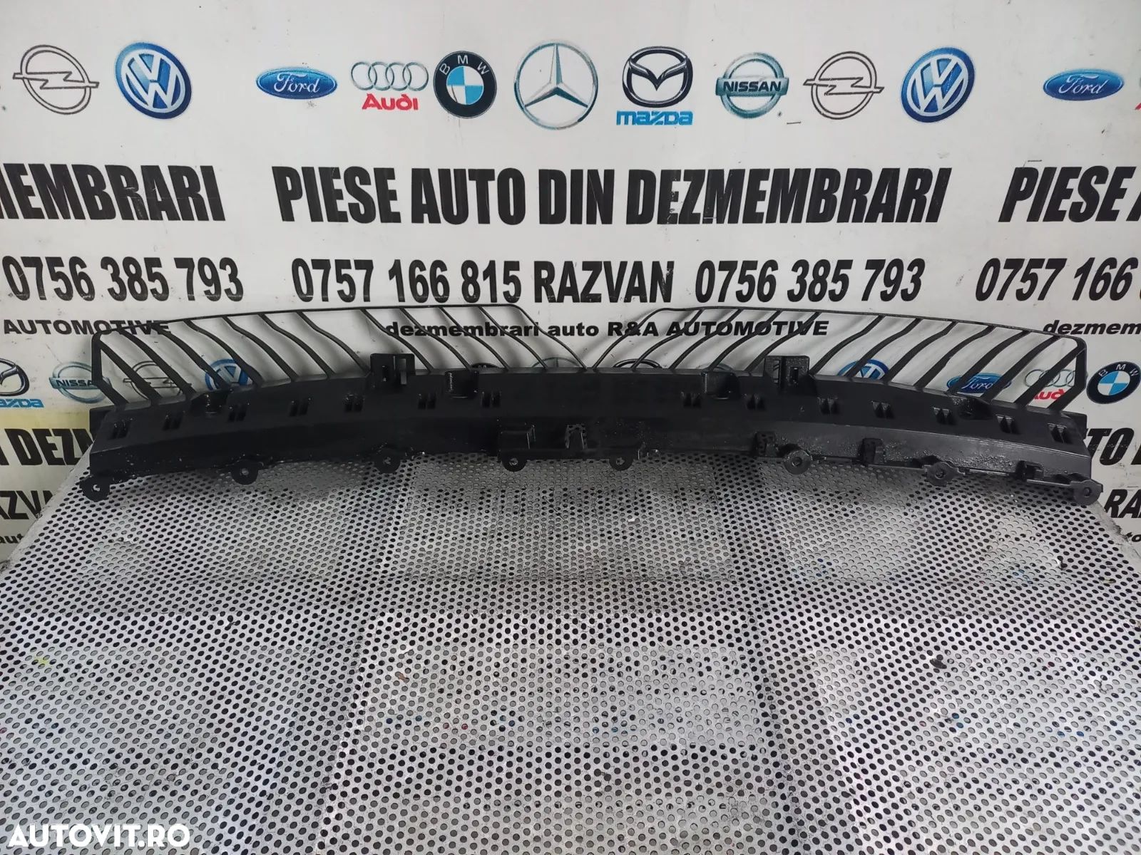 Suport Central Bara Spate Vw T-Roc Cod 2GAA Dezmembrez Vw T-Roc - Dezmembrari Arad - 1