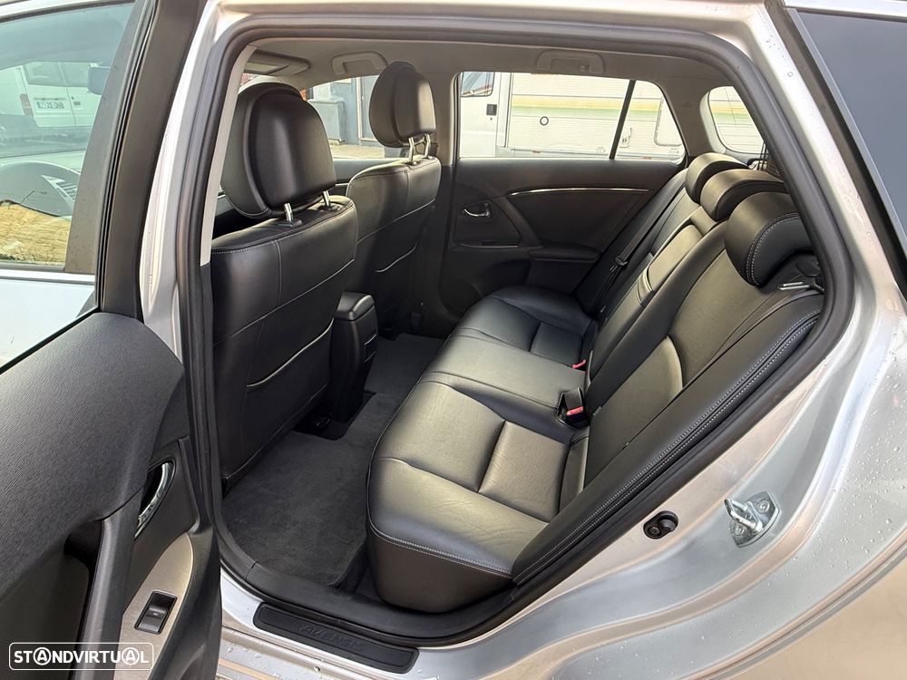Toyota Avensis SW 2.2 D-4D Ex.+Pele+GPS - 9