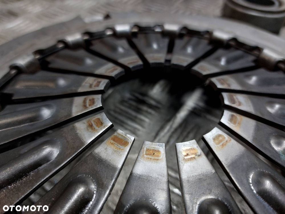 SPRZĘGŁO TARCZA DOCISK ŁOŻYSKO KOŁO ZAMACHOWE COROLLA VERSO I 2.0 D4D - 4