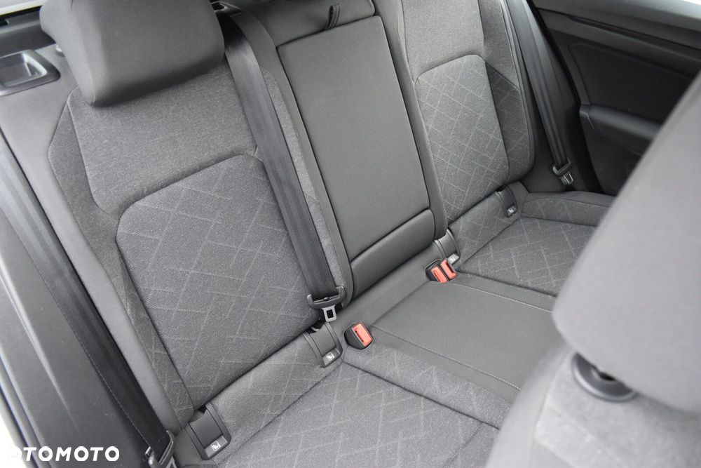 Volkswagen Golf - 31