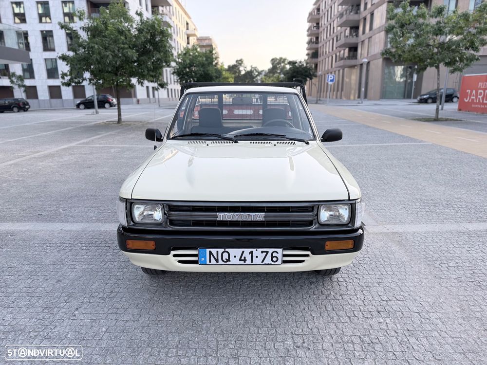 Toyota Hilux 2.4 D LN85L - 4