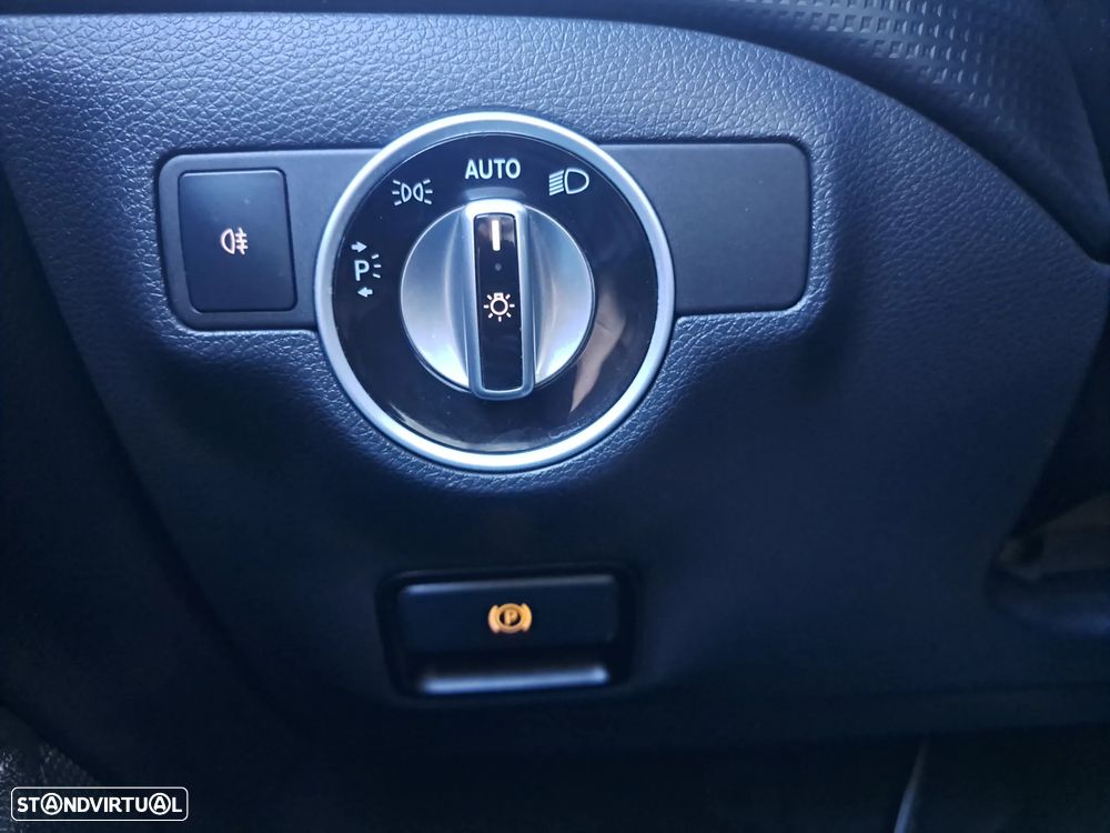 Mercedes-Benz A 180 7G-DCT Urban - 17