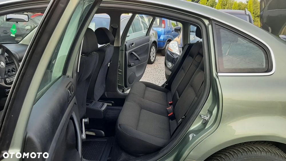 Volkswagen Passat 1.6 - 10