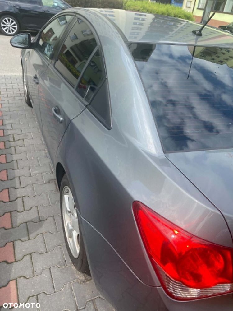 Chevrolet Cruze 1.6 LS - 5
