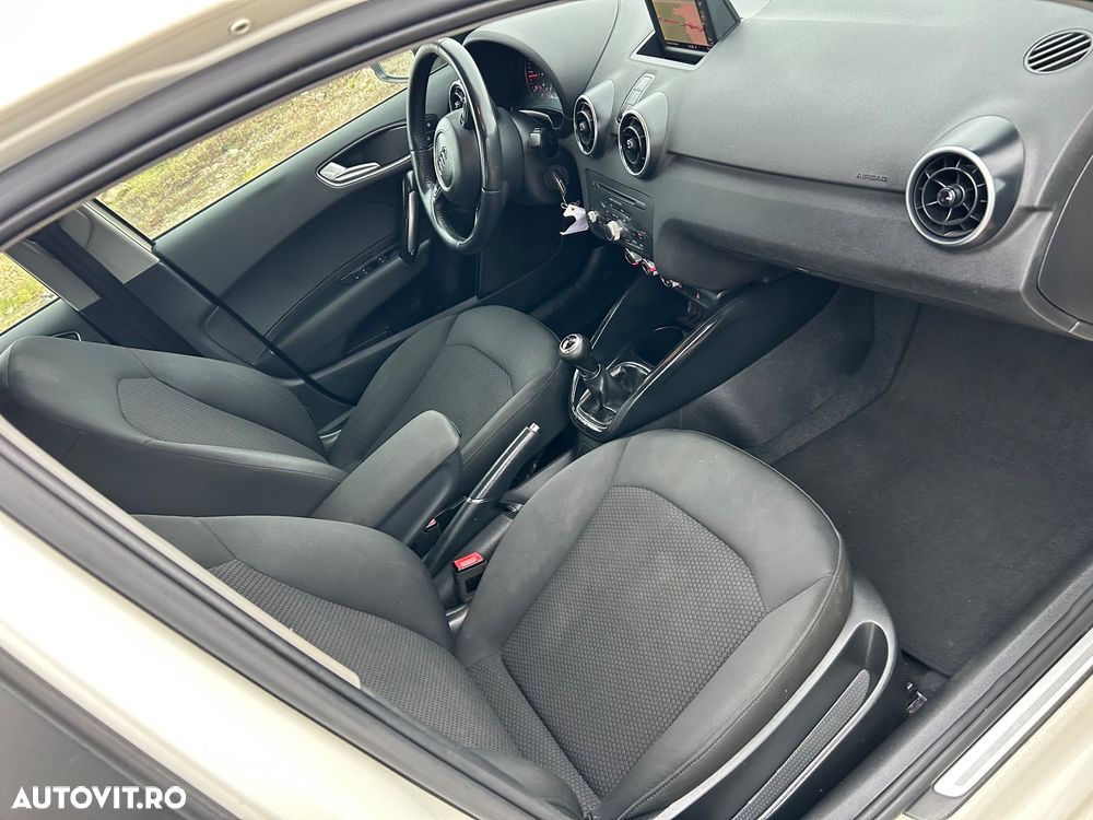 Audi A1 1.6 TDI ack Attraction - 8