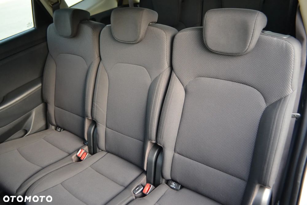 Kia Carens - 24
