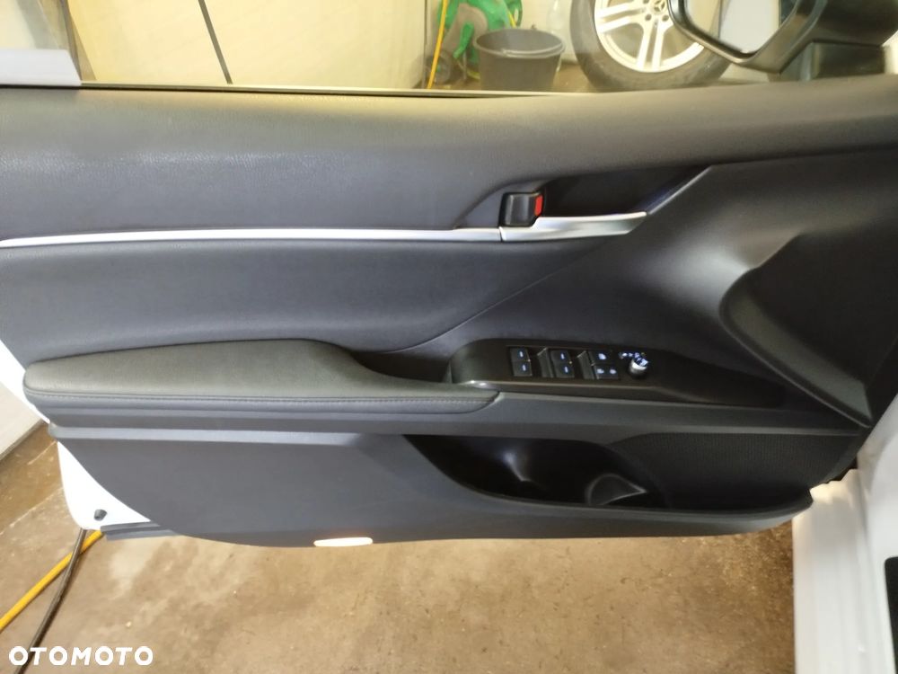 Toyota Camry 2.5 Hybrid Executive CVT - 31