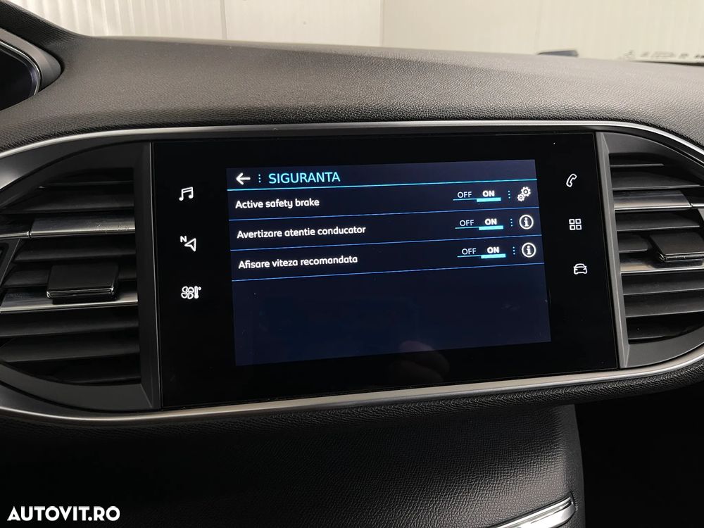 Peugeot 308 1.2 L PureTech Turbo S&S EAT8 Allure Pack - 22