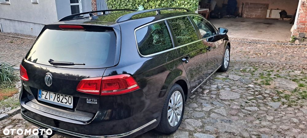 Volkswagen Passat 2.0 TDI DSG BlueMotion Technology Comfortline - 4