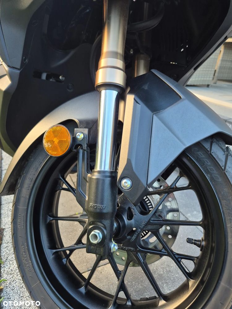 Honda ADV350 - 4